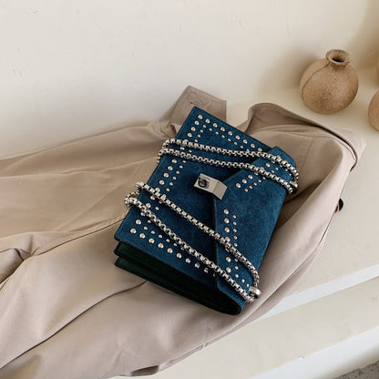 Damenmode PU-Leder Schultertasche – Klappstil mit Ketten- und Nieten-Details