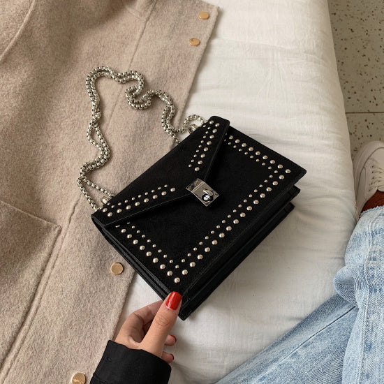 Damenmode PU-Leder Schultertasche – Klappstil mit Ketten- und Nieten-Details