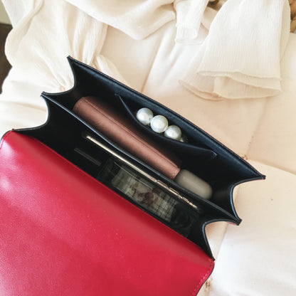 Damenmode PU-Leder Schultertasche – Klappstil mit Ketten- und Nieten-Details